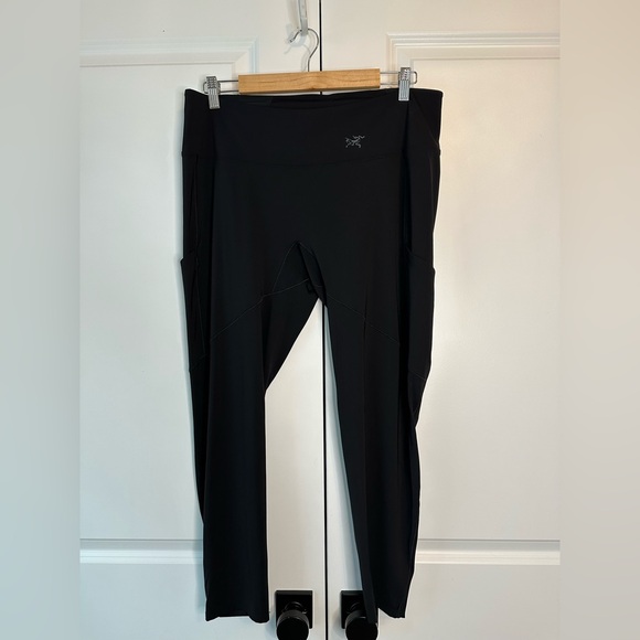 Arc'teryx Pants - ARC’TERYX Women’s Oriel Legging Black (Size XL)